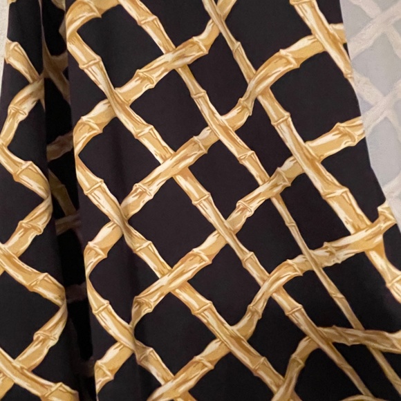 Elegant Black and Gold Long Sleeve Dress - Picture 2 of 2